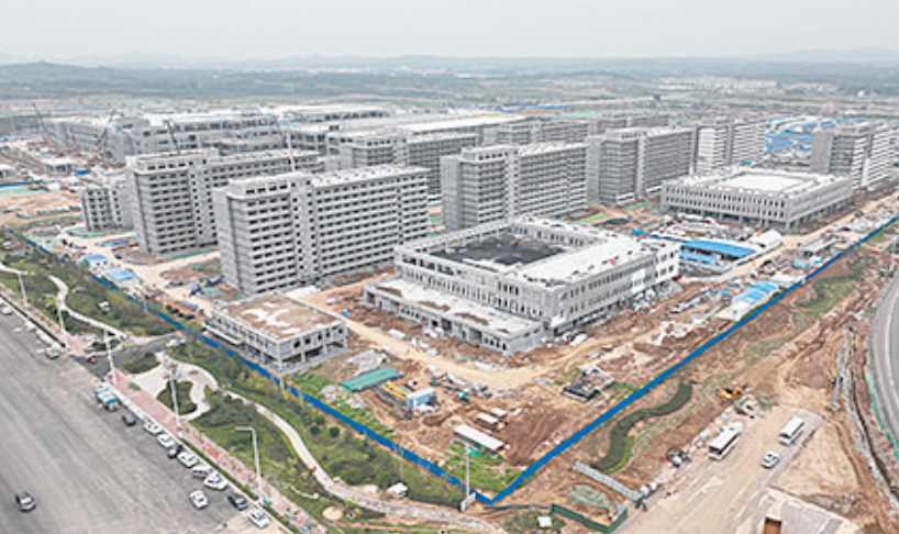青島新型顯示產(chǎn)業(yè)園 走在前，開新局，力爭2024年末產(chǎn)值突破500億元